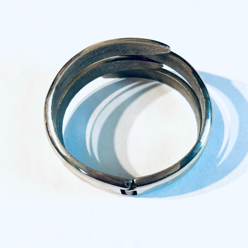 Elegant Silver Spiral Bracelet - Picture 4 of 4